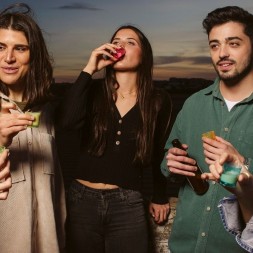 Licor Valenciano de Horchata 70 cl - bebiendo